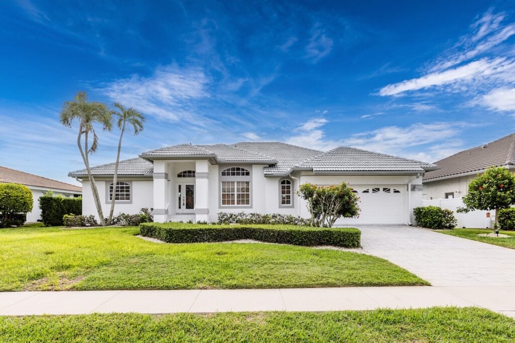 one-story-florida-home-new-roof